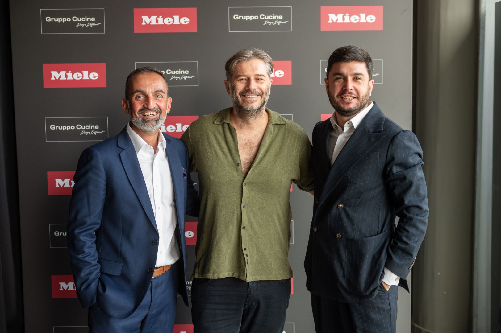 O Θάνος Κυριαζής CEO της Miele Hellas, o ηθοποιός Αλέξανδρος Μπουρδούμης και ο Γιώργος Λεβεντάκης CEO της Gruppo Cucine